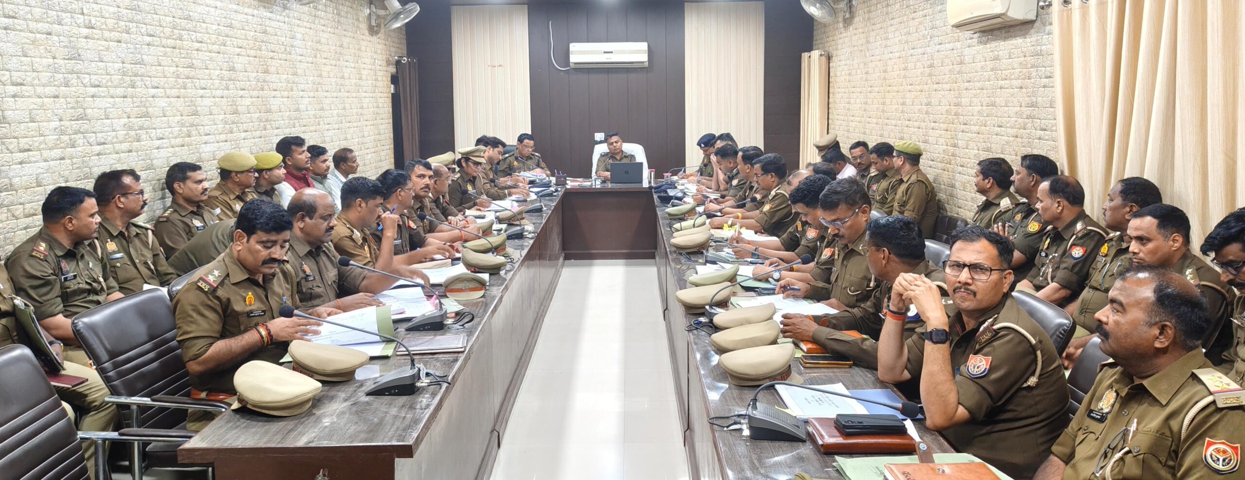 टॉप-10 गुंडा-माफियाओं पर सख्त कार्रवाई के निर्देश, एसपी ने ली अपराध समीक्षा बैठक