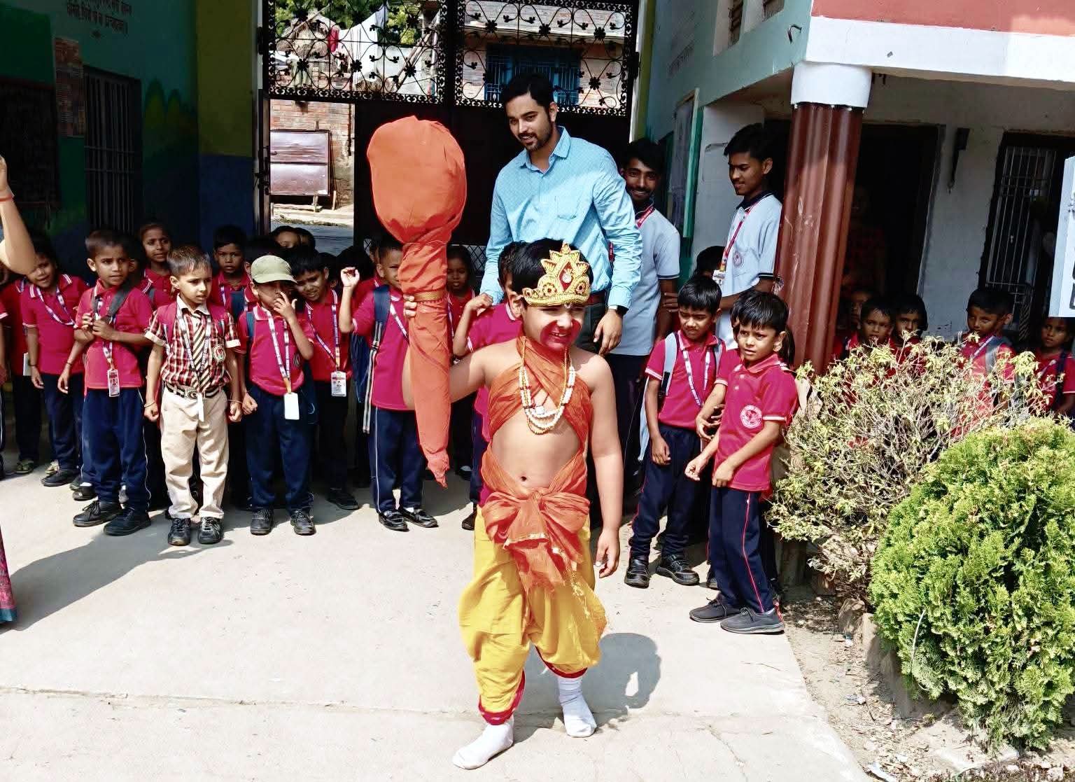 बसनिया रेड रोजेज स्कूल में रामलीला मंचन के बाद हुआ रावण दहन…